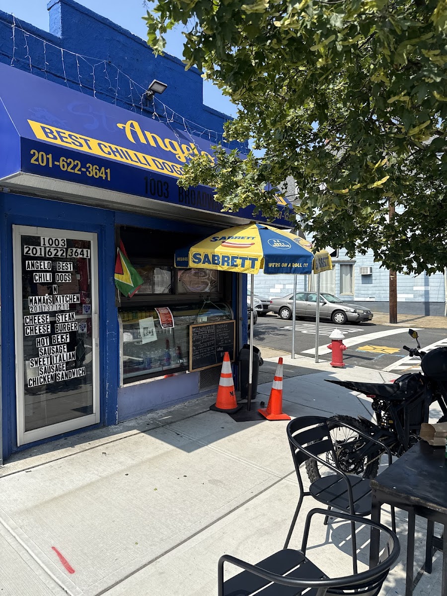 Angelo's Best Chili Dogs N Mama's Kitchen